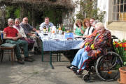 Gruppe Maisbachtal (bzw. wer halt da war) am 23.4.2006 vor der Pumpstation